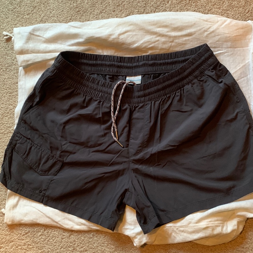 Columbia waterproof shorts with pockets size XL dark gray